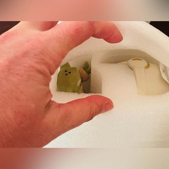 Lenox: Star Wars Mandalorian Lenox 896109 Grogu Figural Salt & Pepper Set BNIB - Picture 10 of 10